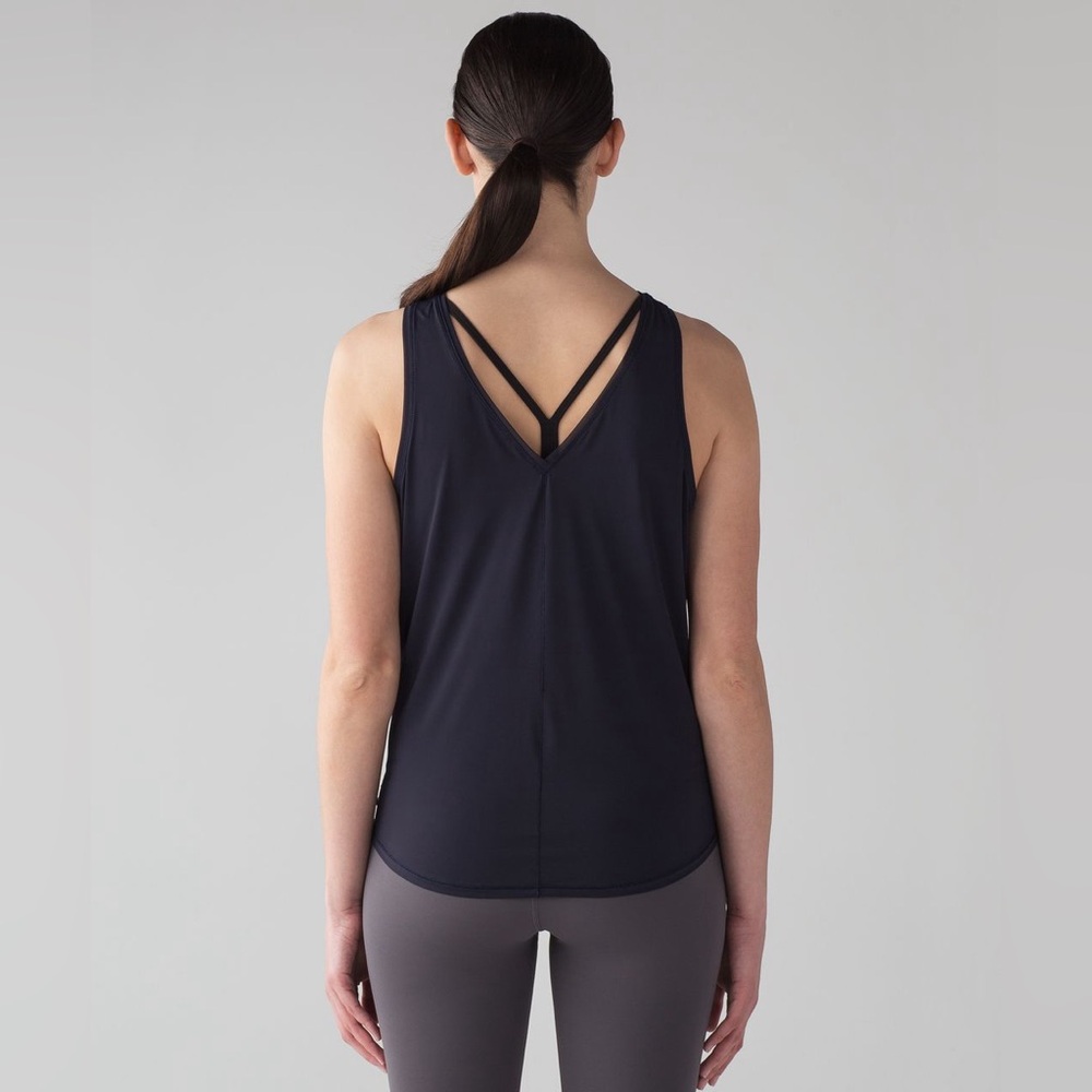 lululemon turn about tank - Picture 3 of 14